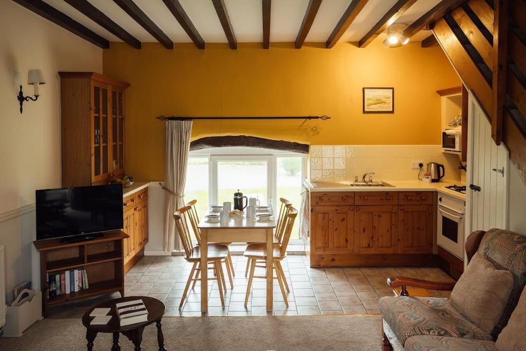 האברפורדווסט Barn Cottage - Family-Friendly Cottage With Heated Indoor Pool מראה חיצוני תמונה